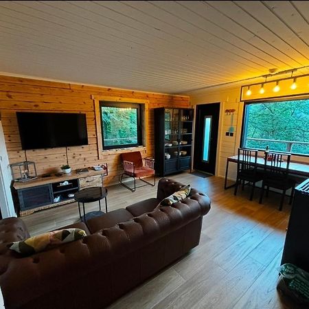Gites Douillets : Chalet Sur Pilotis Houyet المظهر الخارجي الصورة
