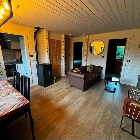 Gites Douillets : Chalet Sur Pilotis Houyet المظهر الخارجي الصورة